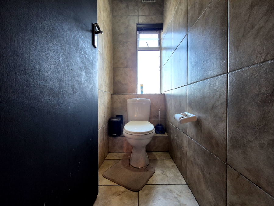 3 Bedroom Property for Sale in Wynberg Upper Western Cape